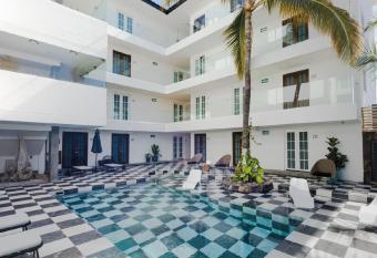 The Xperience by g has Balcony rooms