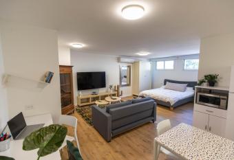 Sheba-Shik apartment, Tel hashomer         -      ,                ,                                  ! allows 18 year olds to book a room