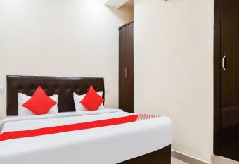 OYO Flagship 77281 Hotel Lemon Tree allows 18 year olds to book a room