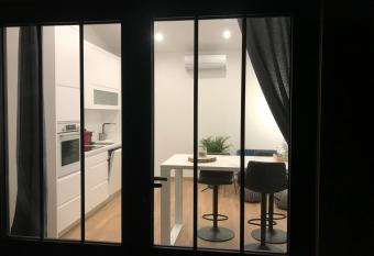 Les cocons du bassins - Logements neufs tout   quip  s proche littoral has rooms with a private hot tub