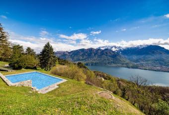 Color Flat in Villa my Bellagio has Balcony rooms