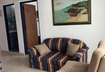 Apartamento La Esperanza Guatap   allows 18 year olds to book a room