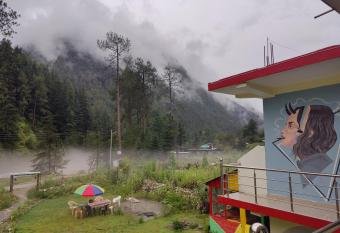 Breathe Inn has Smoking/Balcony rooms