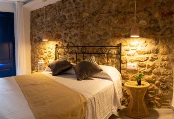 Knysna Boutique Rooms allows 18 year olds to book a room