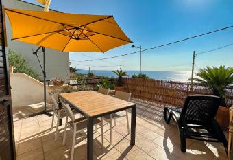 Marina di Andrano - Alisso, casa vista mare con parcheggio privato e wifi has Balcony rooms