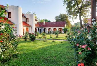 Gosztonyi Villa allows 18 year olds to book a room