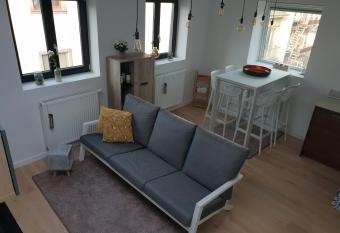 Uitzicht op het MAS allows 18 year olds to book a room