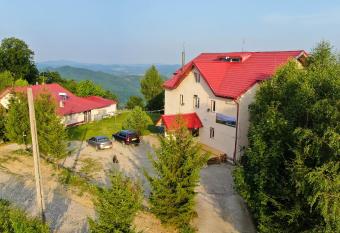 Pensiune Runcu Stone has Balcony rooms