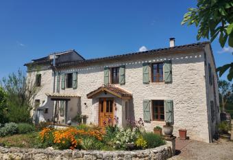 Au Mas de Janita has Balcony rooms