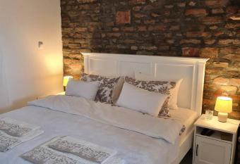 Sala   Isailovi has Smoking/Balcony rooms