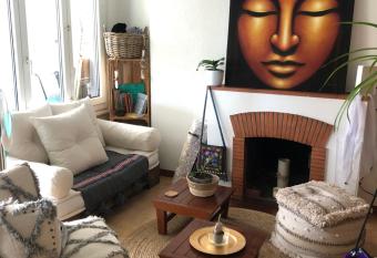 Cozy studio allows 18 year olds to book a room