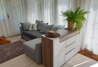 N  dliget Vend  gh  z has Balcony rooms