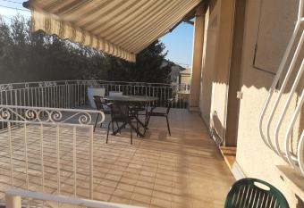 Leslilas30100 allows 18 year olds to book a room