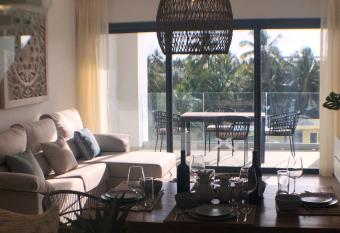 Hermoso Penthouse a solo pasos de la Playa has rooms with a private hot tub