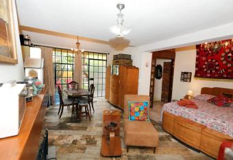 Majikal B&B -Retro has Balcony rooms