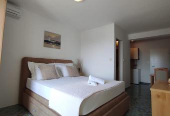 APARTMAN SUNCE allows 18 year olds to book a room