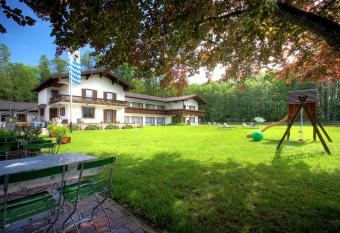 Haus Waldesruh has Balcony rooms