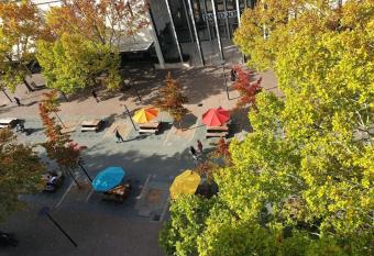 Cozy Studio in heart of the City has Balcony rooms