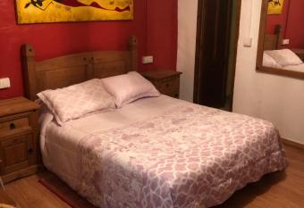 CASA RURAL LES USERES/USERAS has Balcony rooms