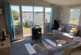 Bliss Beach Hut Breathtaking Views-BRAND NEW has Balcony rooms