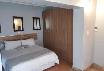 Guest house on Gillian Unit 5 has Balcony rooms