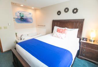 Canterbury Inn has rooms with a private hot tub