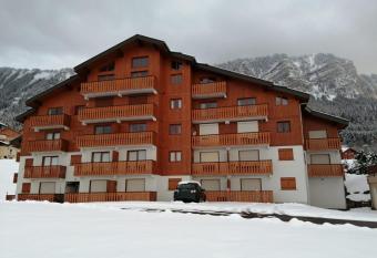 Le coeur des Memises allows 18 year olds to book a room