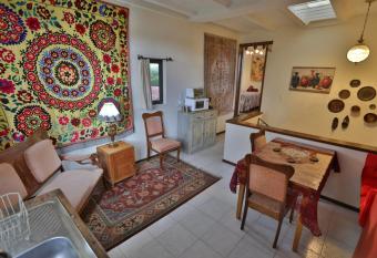 Majikal B&B - Sherezade has Balcony rooms