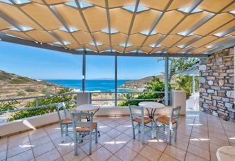 APOLLON PALACE has Balcony rooms