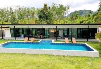 Villa SABA   7 nights minimum allows 18 year olds to book a room