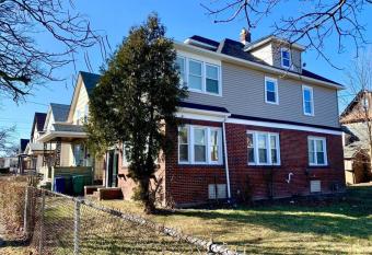 The Trotter Manoro With Private Yard & Free Parking has Balcony rooms