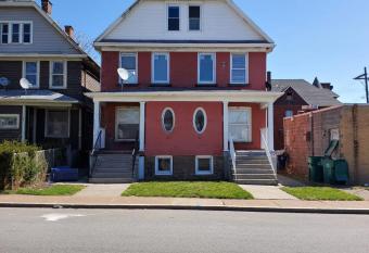 5br Niagara Getaway Prime LocationoSleeps 10 has Balcony rooms