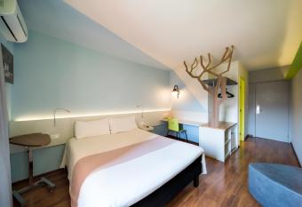 ibis Styles Curitiba Centro Civico allows 18 year olds to book a room