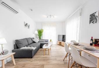 Apartamentos Toboso Plaza allows 18 year olds to book a room