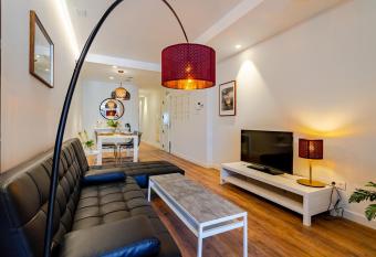 Plaza Mayor Apartamentos 13 has Balcony rooms