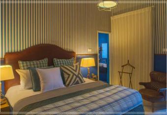 88 Beach Garden Hotel And Spa has rooms with a private hot tub