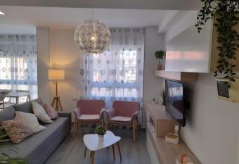 Apartamento Molinos del R  o allows 18 year olds to book a room