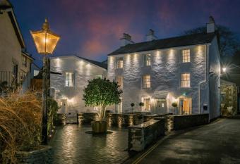 The White House has Balcony rooms