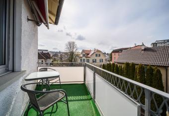 Cooldis 9 has Balcony rooms