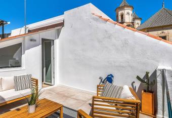 Urban Rose , Superb private House in historical center, with sunny rooftop allows 18 year olds to book a room