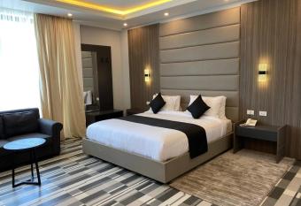 ECCO Modern Guest House has rooms with a private hot tub