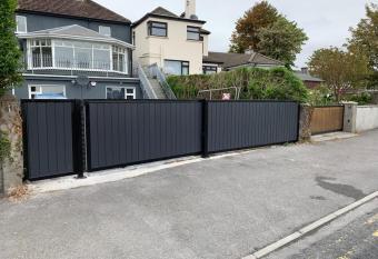 Bay View Holiday Home Galway has Balcony rooms
