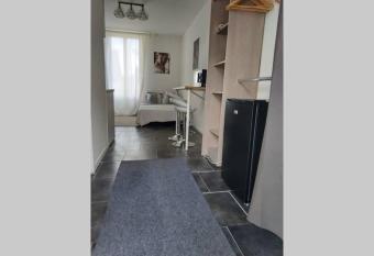 Studio Cosy et fonctionnel drancy CDG allows 18 year olds to book a room
