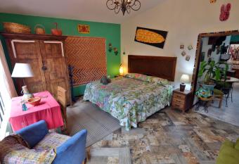 Majikal B&B - Guatemaya has Balcony rooms