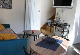 Studio T1BIS BORD DE PLAGE allows 18 year olds to book a room