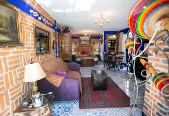 Majikal B&B - Diego Rivera has Balcony rooms