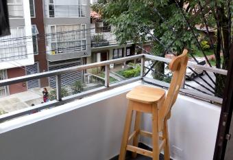 APARTAMENTO CON BALCON LAURELES ESTADIO allows 18 year olds to book a room