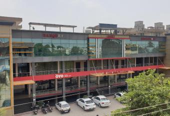 Maple Leaf Hotel has Balcony rooms