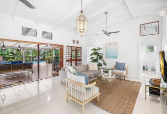 Belle Escapes Tropical Haven Holiday Home Palm Cove has Balcony rooms