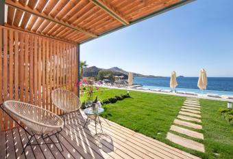 niXie Hotel & Beach - Adult Only allows 18 year olds to book a room